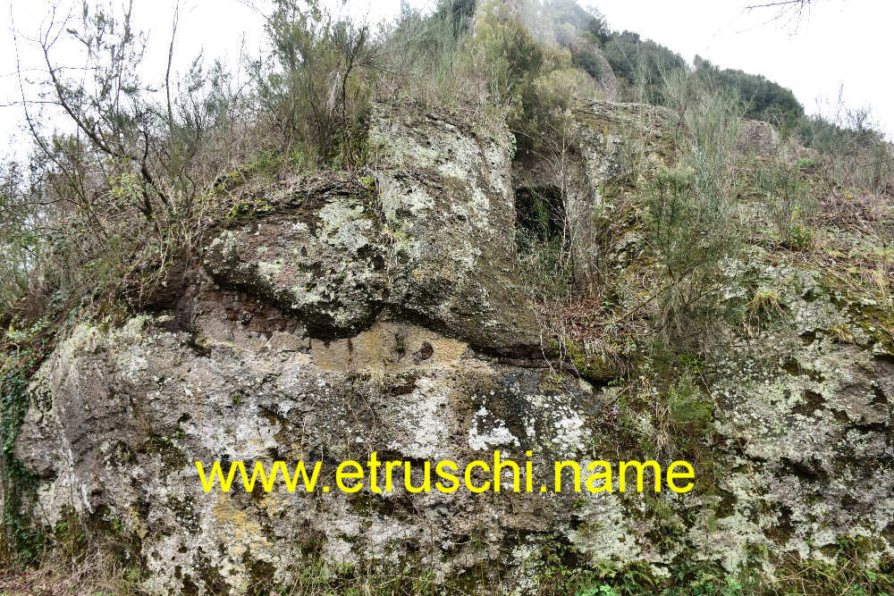 Necropoli del Terrone - Tumulo F con altare sovrapposto