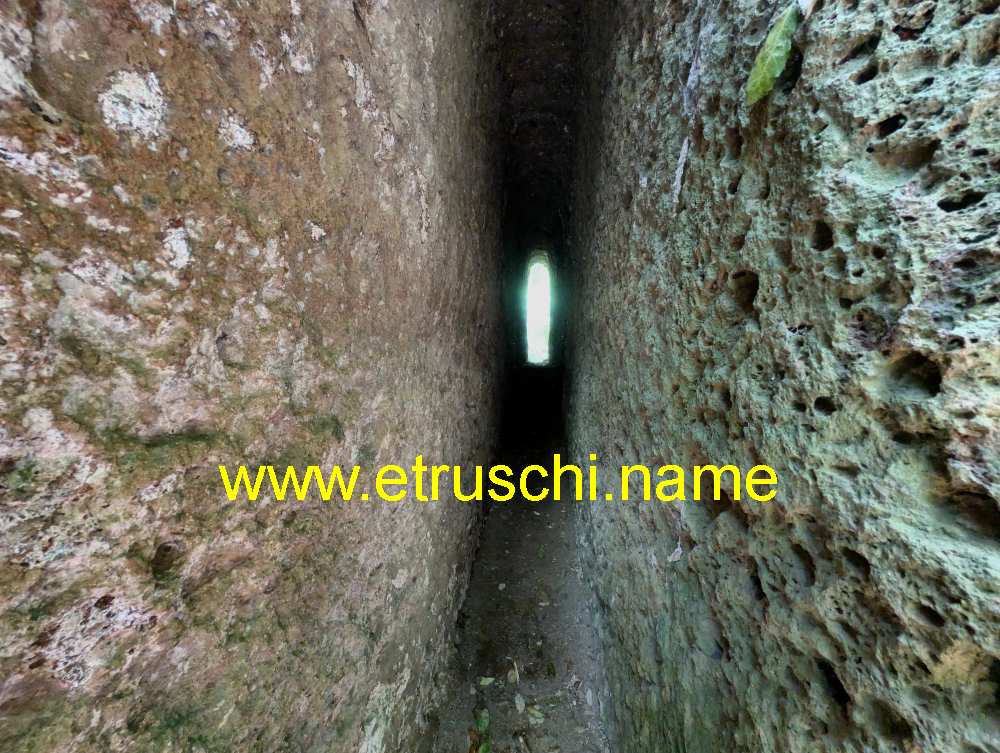 la fenditura nella roccia