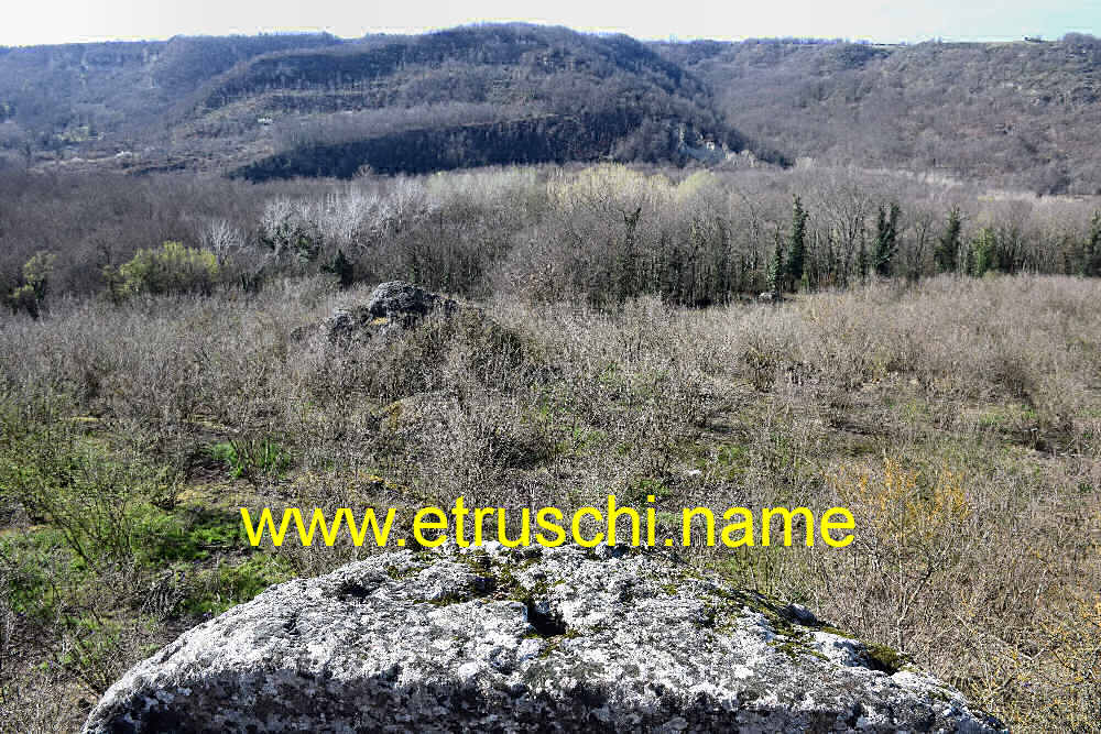 la vista della valle davanti al Sasso del Predicatore II