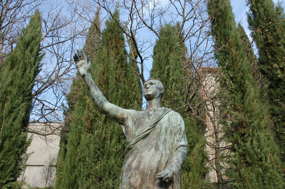 La statua dell'arringatore