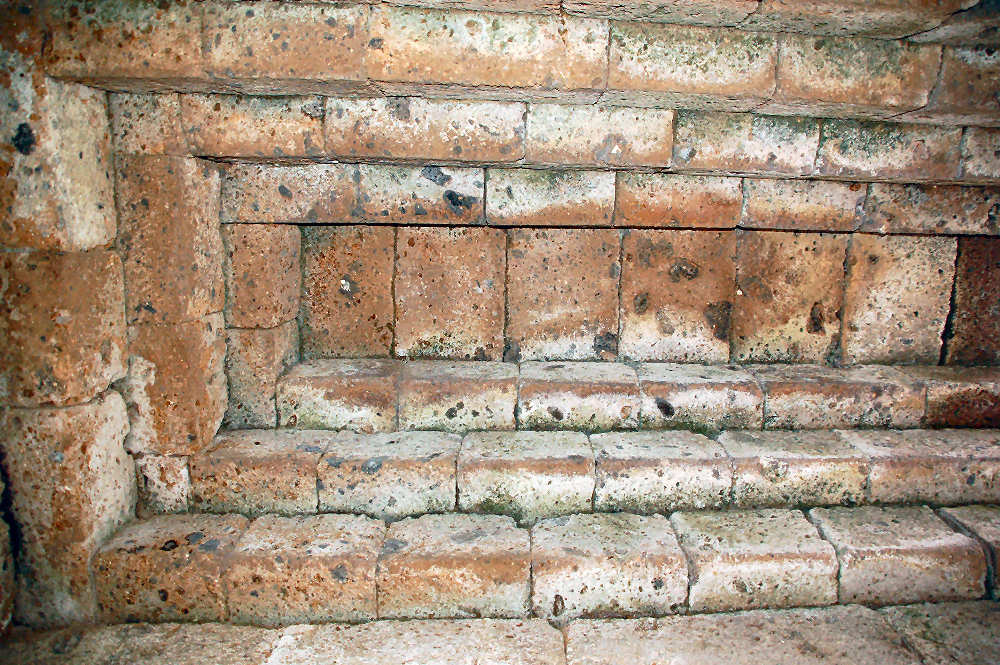 Tomba dei Capitelli