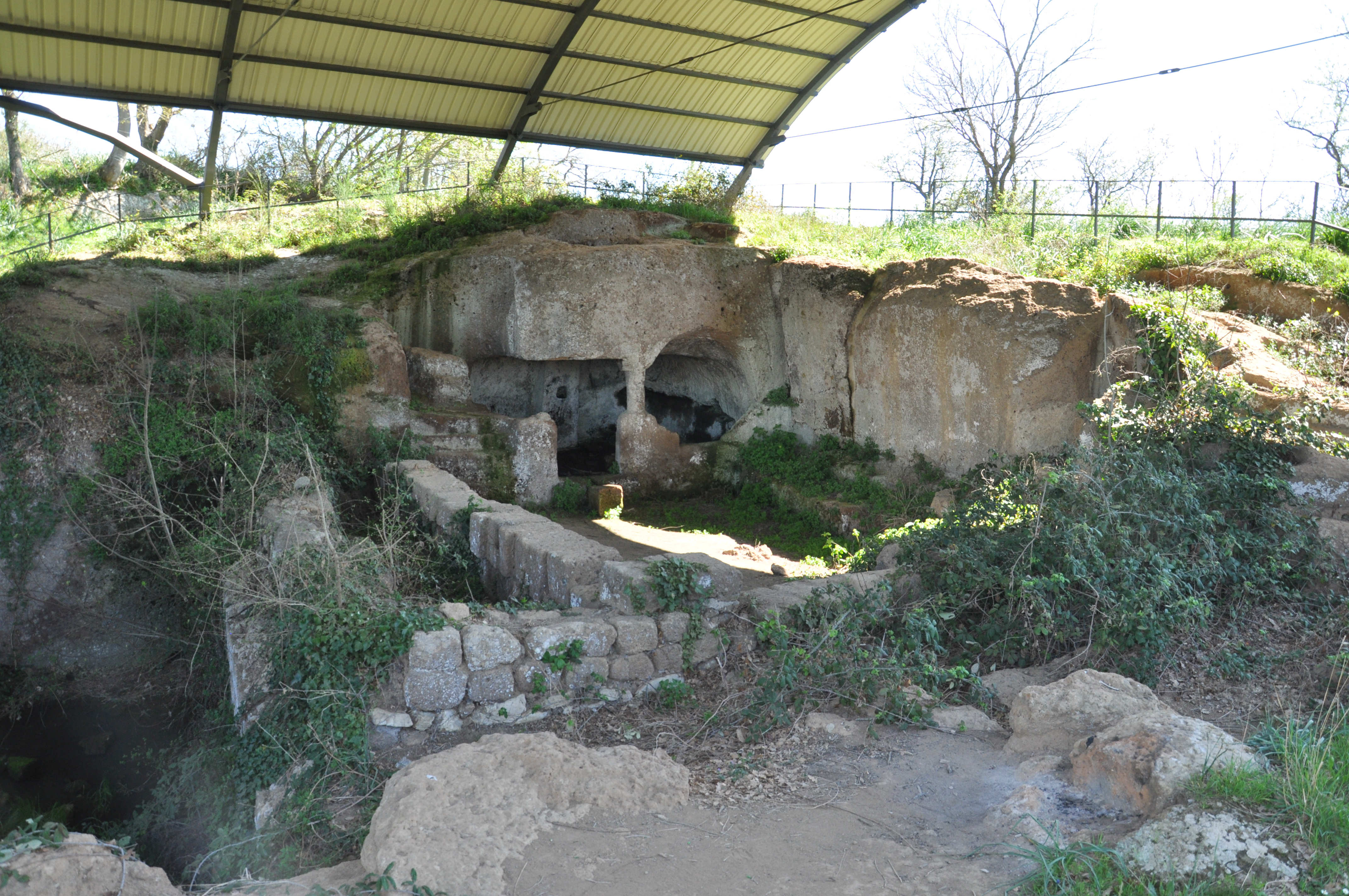Capanna dell'eta del ferro a Luni