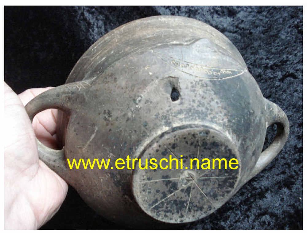 vaso in ceramica nera