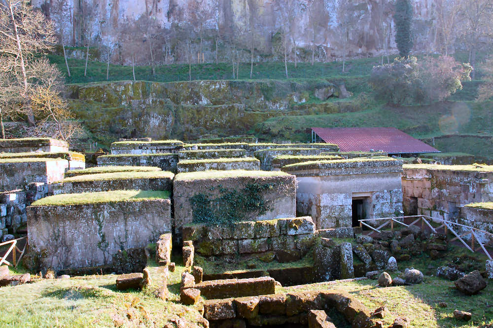 Necropoli del Crocifisso di Tufo