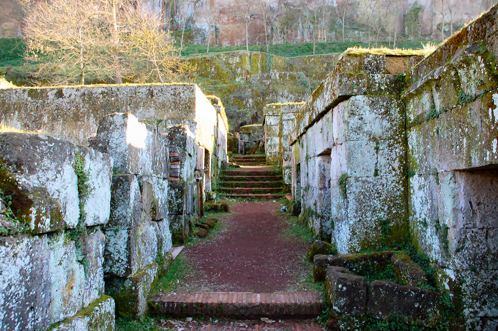 Necropoli del Crocifisso di Tufo