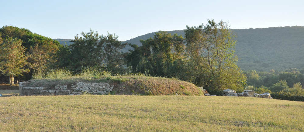 La Tomba dei letti funebri