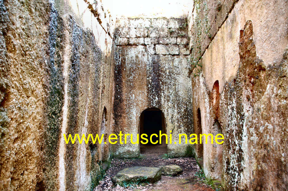 Tumulo della Cima ingresso