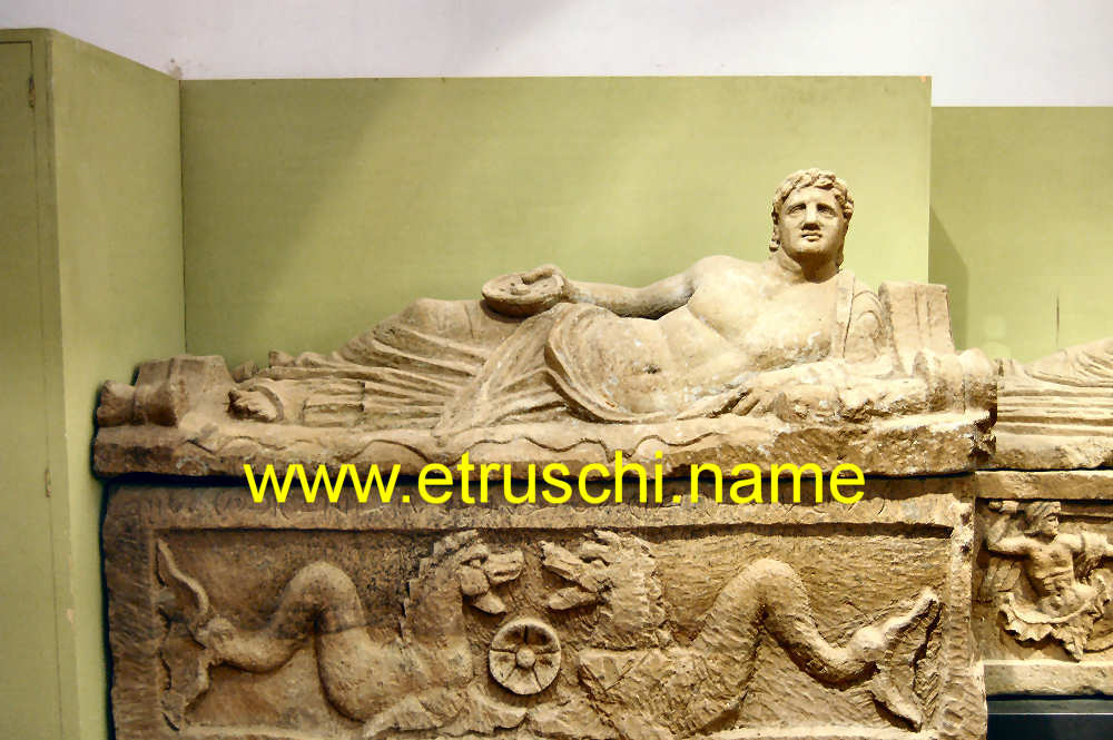 Tuscania sarcofago presso il museo