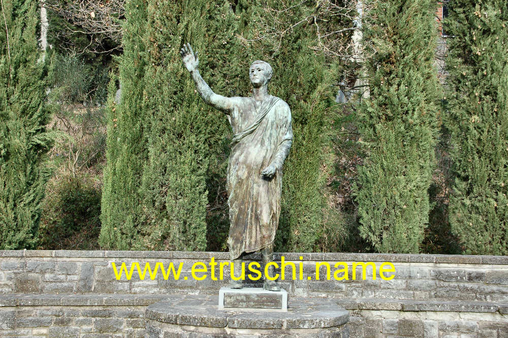 La statua dell'arringatore