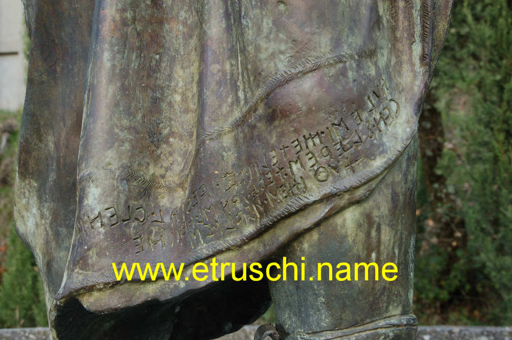 La statua dell'arringatore