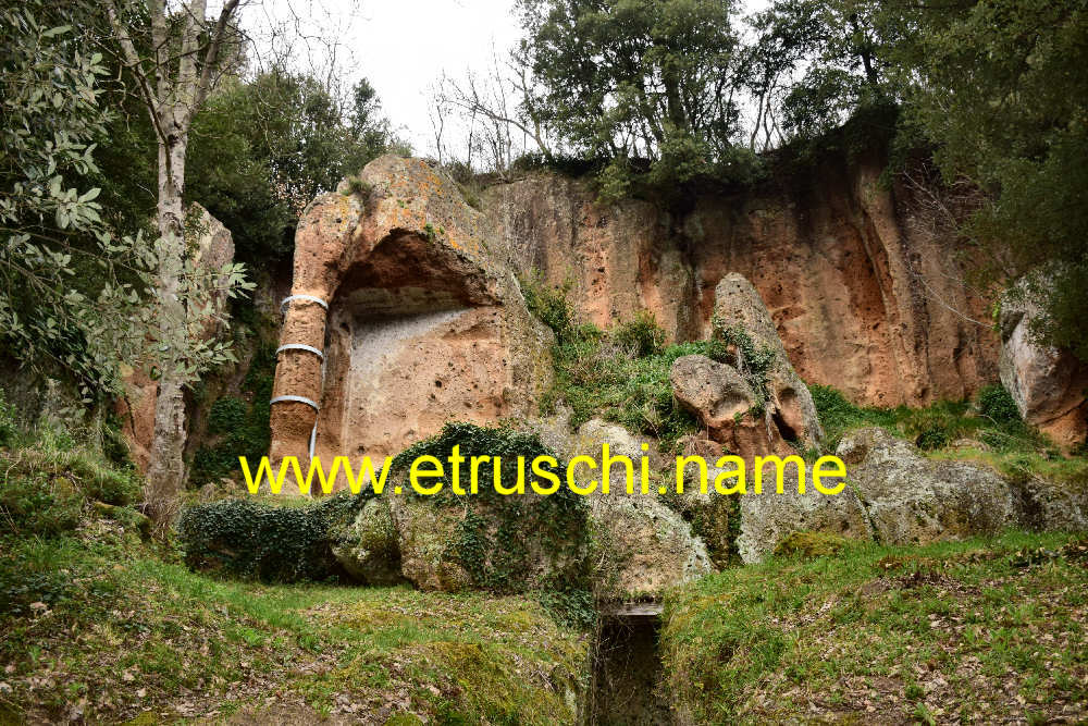 Tomba Pola