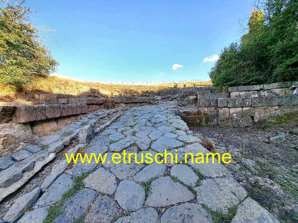 la porta Nord a Vulci